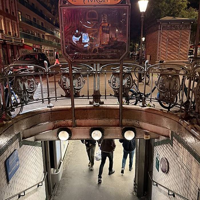Photo de Édicule Guimard de la station Avron - Paris 20ème