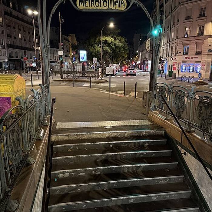 Photo de Édicule Guimard de la station Avron - Paris 20ème