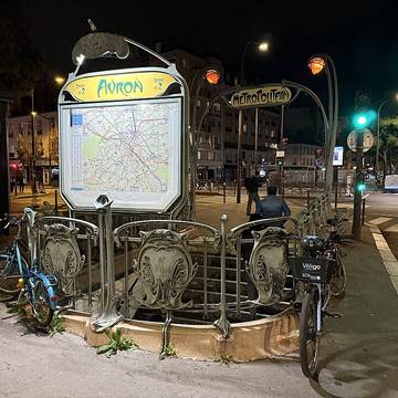 Édicule Guimard de la station Avron - Paris 20ème