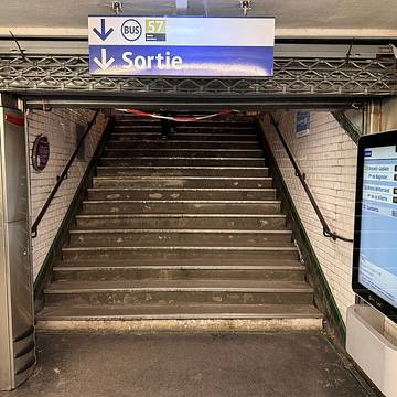Édicule Guimard de la station Avron - Paris 20ème