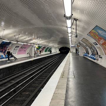 Édicule Guimard de la station Avron - Paris 20ème