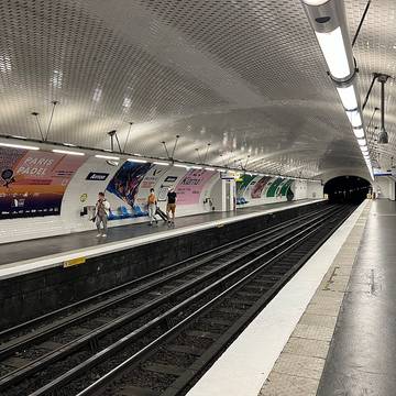 Édicule Guimard de la station Avron - Paris 20ème