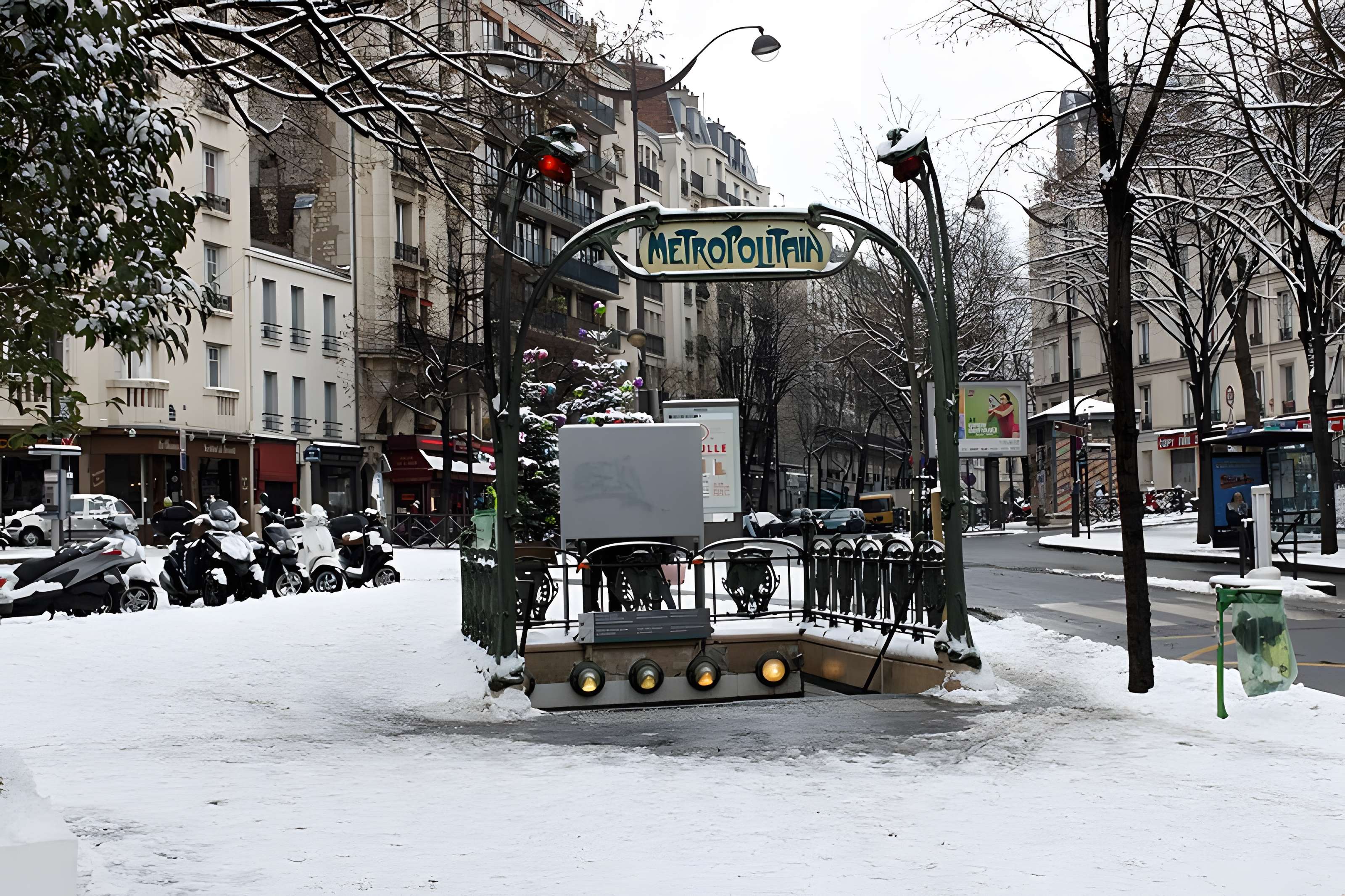 Édicule Guimard de la station Gambetta - Paris 20ème