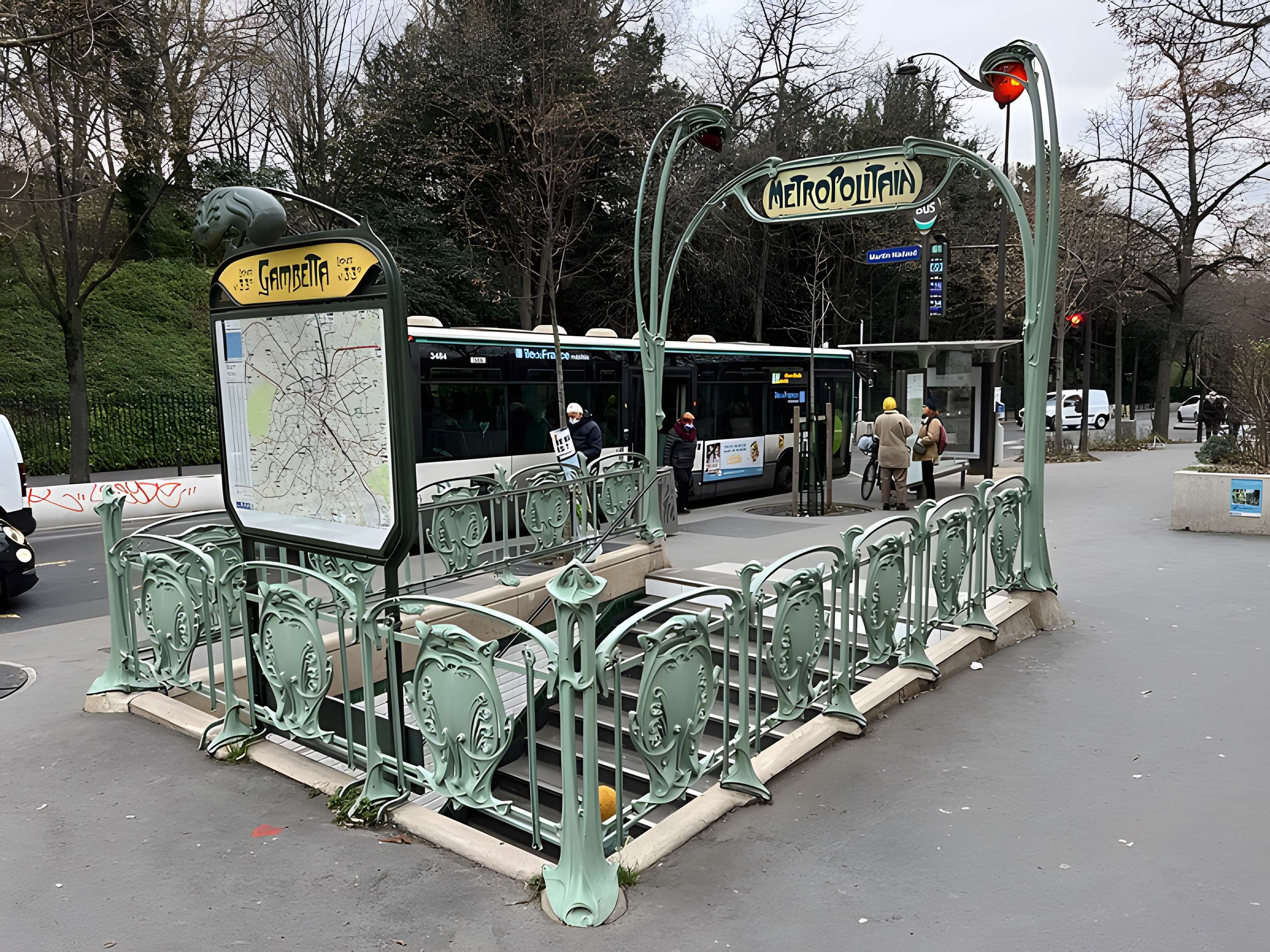 Édicule Guimard de la station Gambetta - Paris 20ème