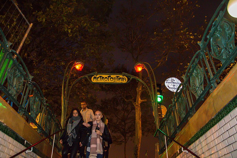 Édicule Guimard de la station Philippe Auguste - Paris 20ème