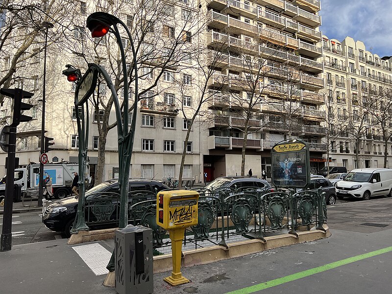 Édicule Guimard de la station Philippe Auguste - Paris 20ème
