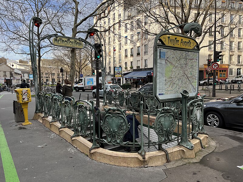 Édicule Guimard de la station Philippe Auguste - Paris 20ème