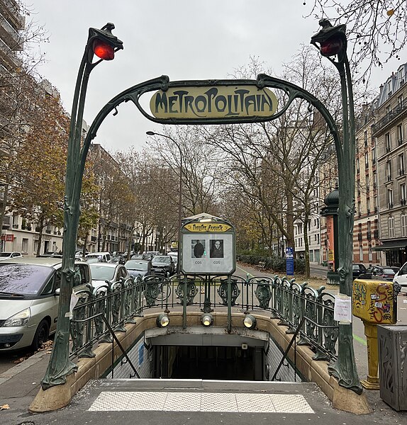 Édicule Guimard de la station Philippe Auguste - Paris 20ème