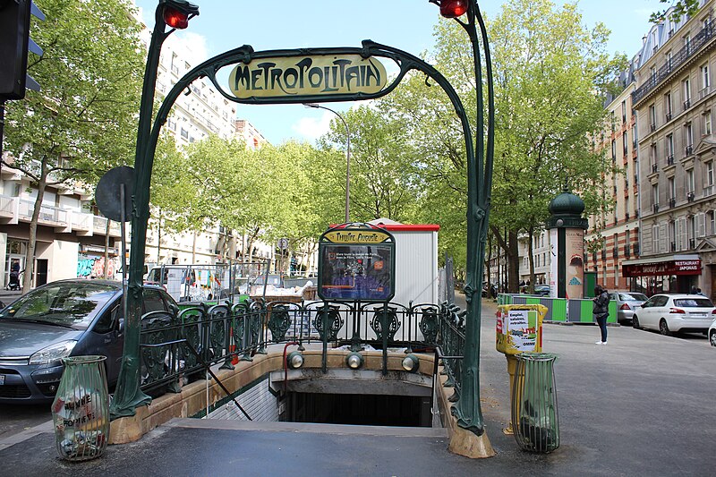 Édicule Guimard de la station Philippe Auguste - Paris 20ème