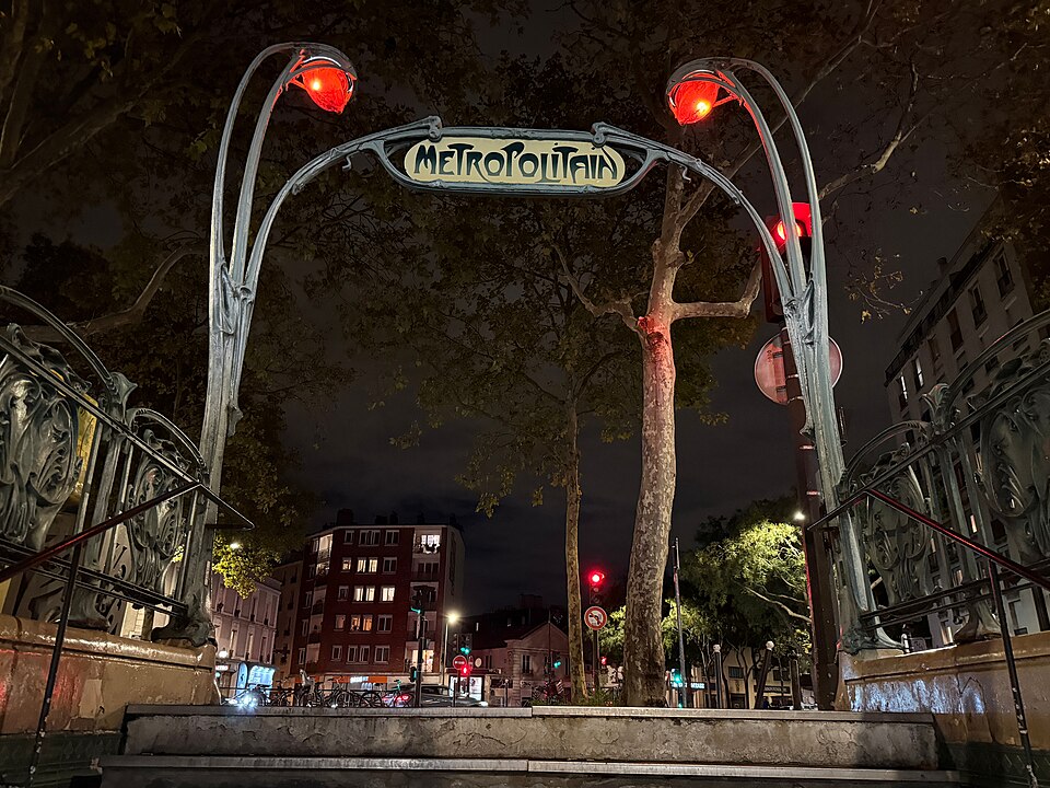 Édicule Guimard de la station Philippe Auguste - Paris 20ème