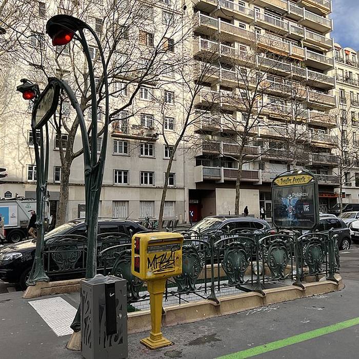 Photo de Édicule Guimard de la station Philippe Auguste - Paris 20ème