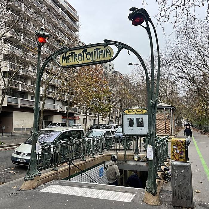 Photo de Édicule Guimard de la station Philippe Auguste - Paris 20ème