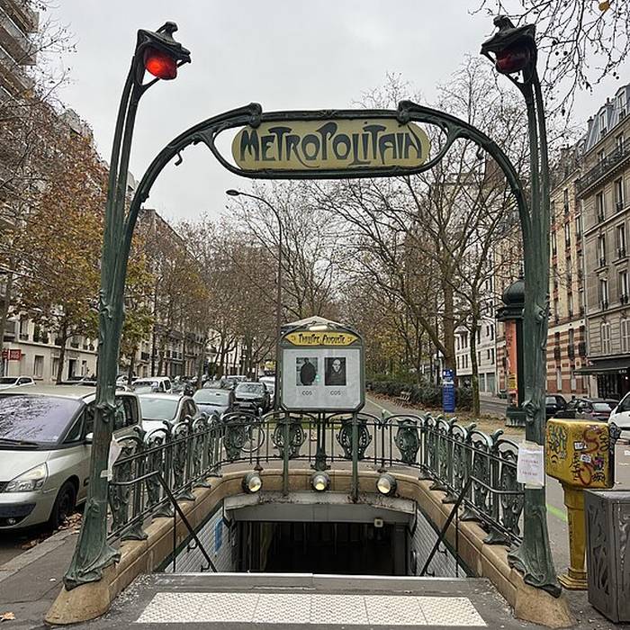 Photo de Édicule Guimard de la station Philippe Auguste - Paris 20ème