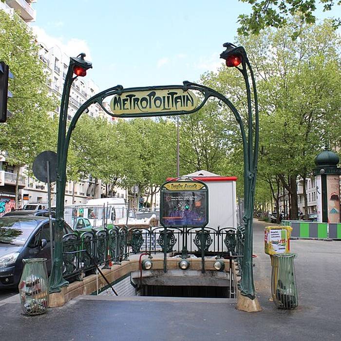 Photo de Édicule Guimard de la station Philippe Auguste - Paris 20ème