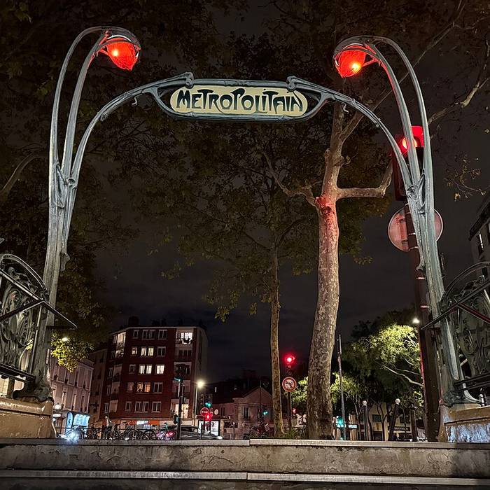 Photo de Édicule Guimard de la station Philippe Auguste - Paris 20ème