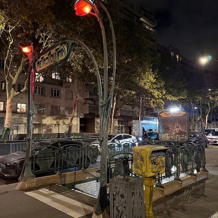 Photo de Édicule Guimard de la station Philippe Auguste - Paris 20ème