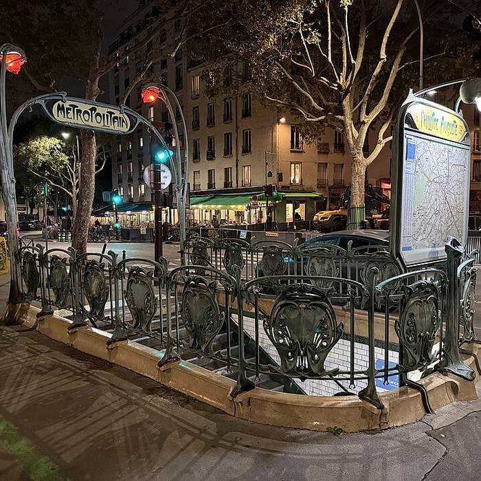 Photo de Édicule Guimard de la station Philippe Auguste - Paris 20ème