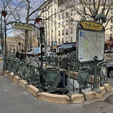 Édicule Guimard de la station Philippe Auguste - Paris 20ème