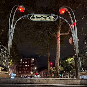 Édicule Guimard de la station Philippe Auguste - Paris 20ème