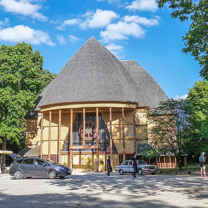 Photo de Pavillons du Togo et du Cameroun issus de lexposition coloniale internationale de 1931