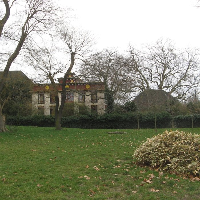 Photo de Pavillons du Togo et du Cameroun issus de lexposition coloniale internationale de 1931