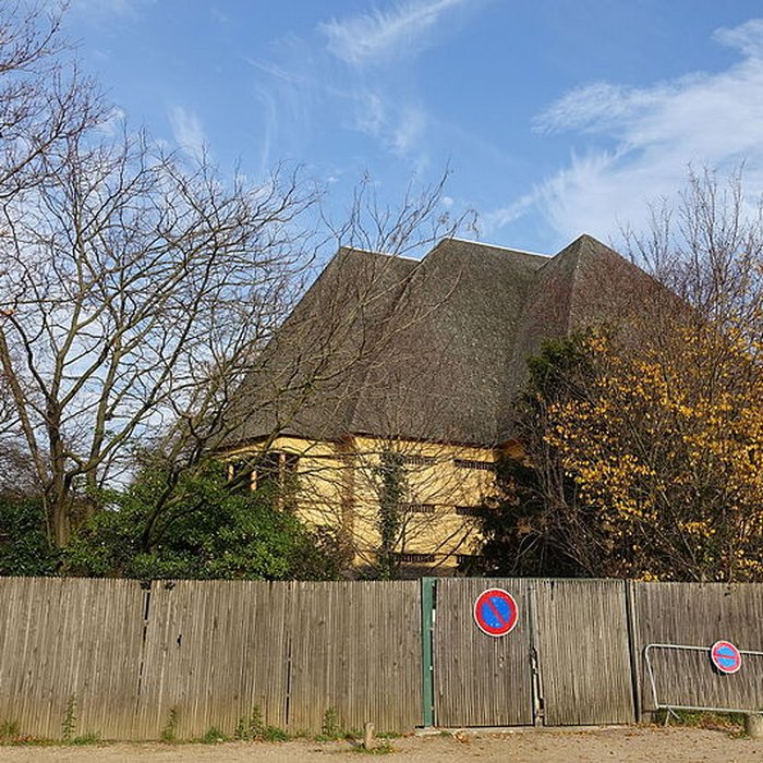 Photo de Pavillons du Togo et du Cameroun issus de lexposition coloniale internationale de 1931