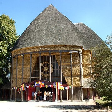 Pavillons du Togo et du Cameroun issus de lexposition coloniale internationale de 1931