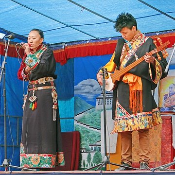 Pavillons du Togo et du Cameroun issus de lexposition coloniale internationale de 1931