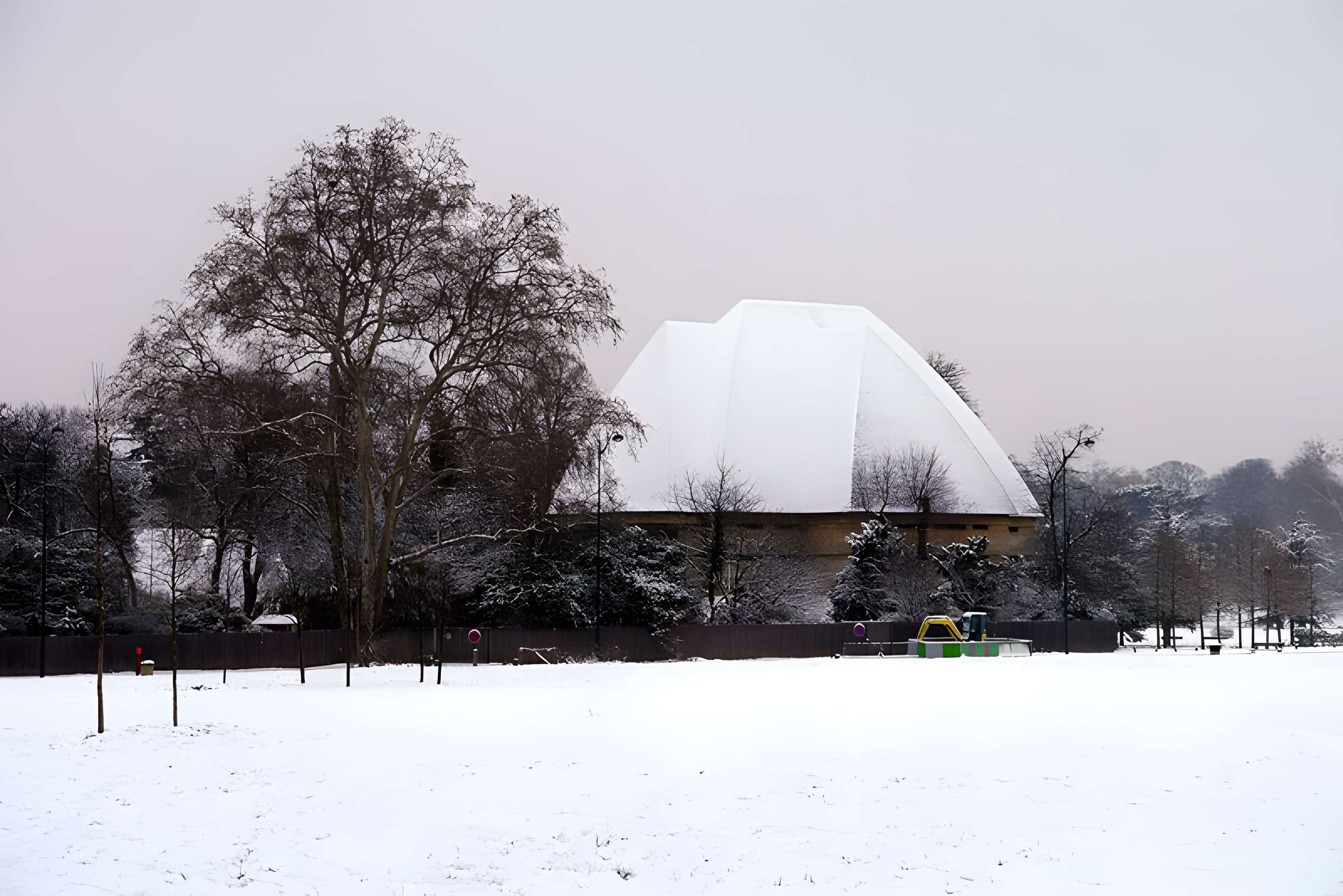 Pavillons du Togo et du Cameroun issus de l'exposition coloniale internationale de 1931