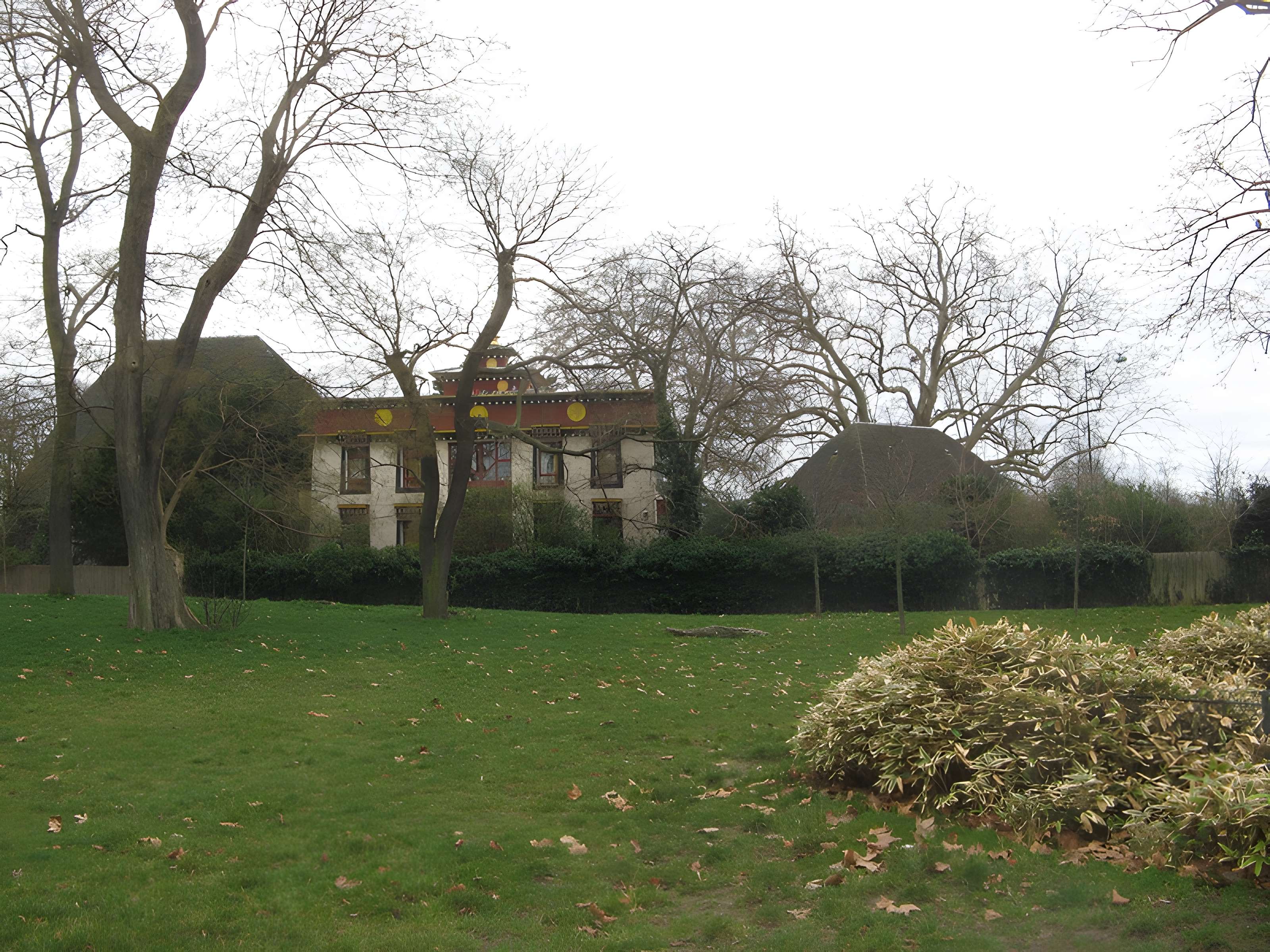 Pavillons du Togo et du Cameroun issus de l'exposition coloniale internationale de 1931