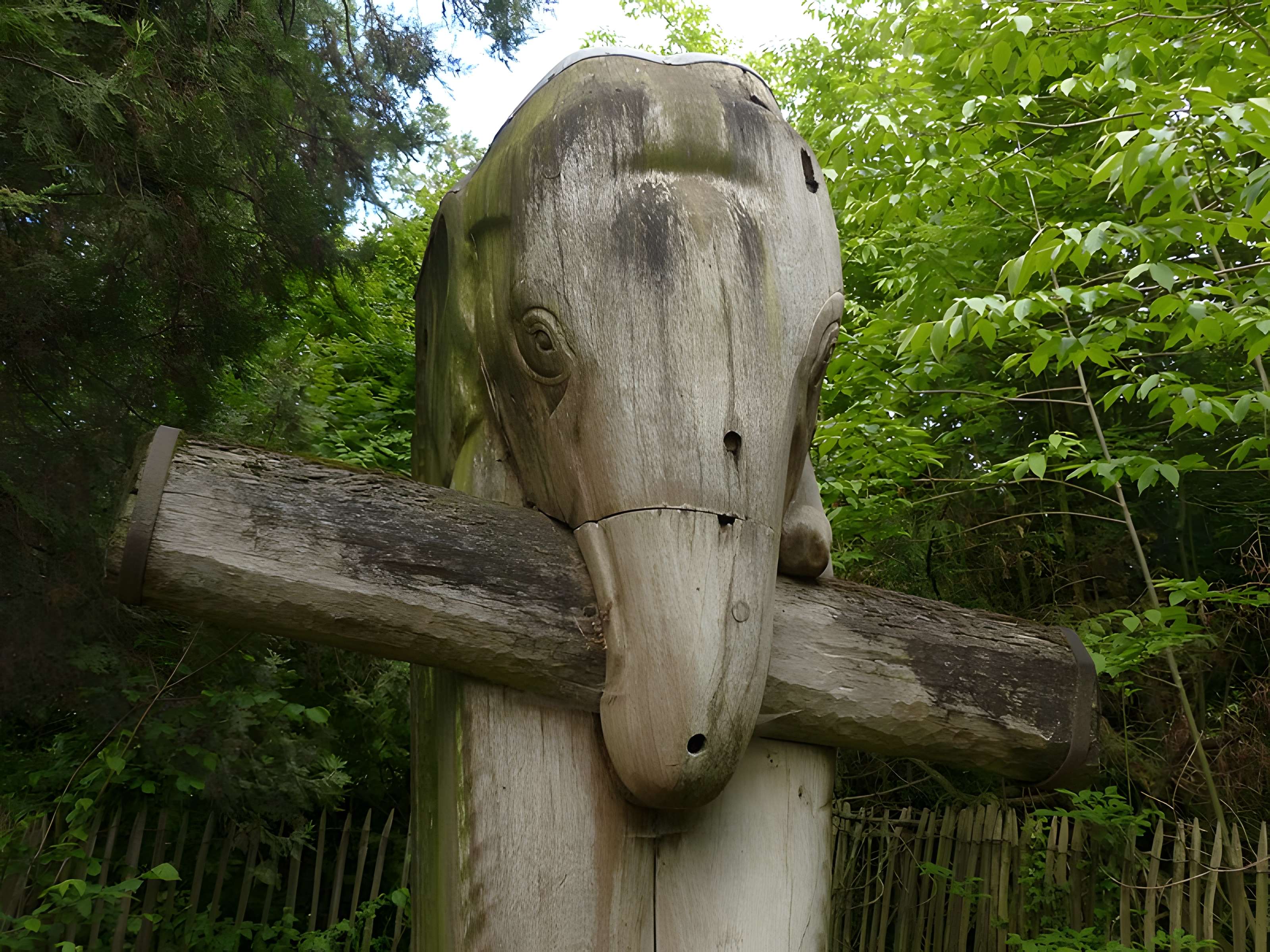 Pavillons du Togo et du Cameroun issus de l'exposition coloniale internationale de 1931