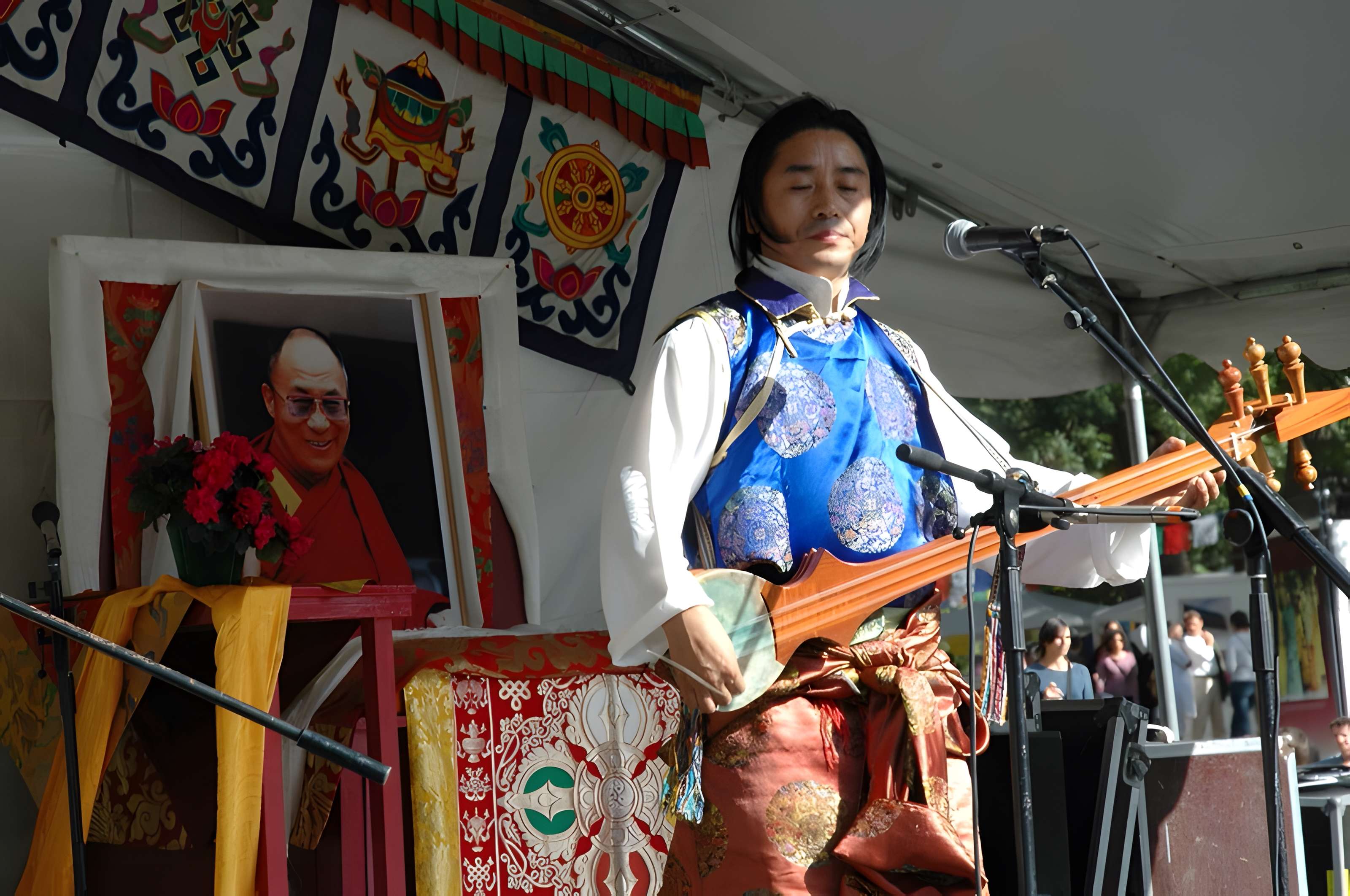 Pavillons du Togo et du Cameroun issus de l'exposition coloniale internationale de 1931