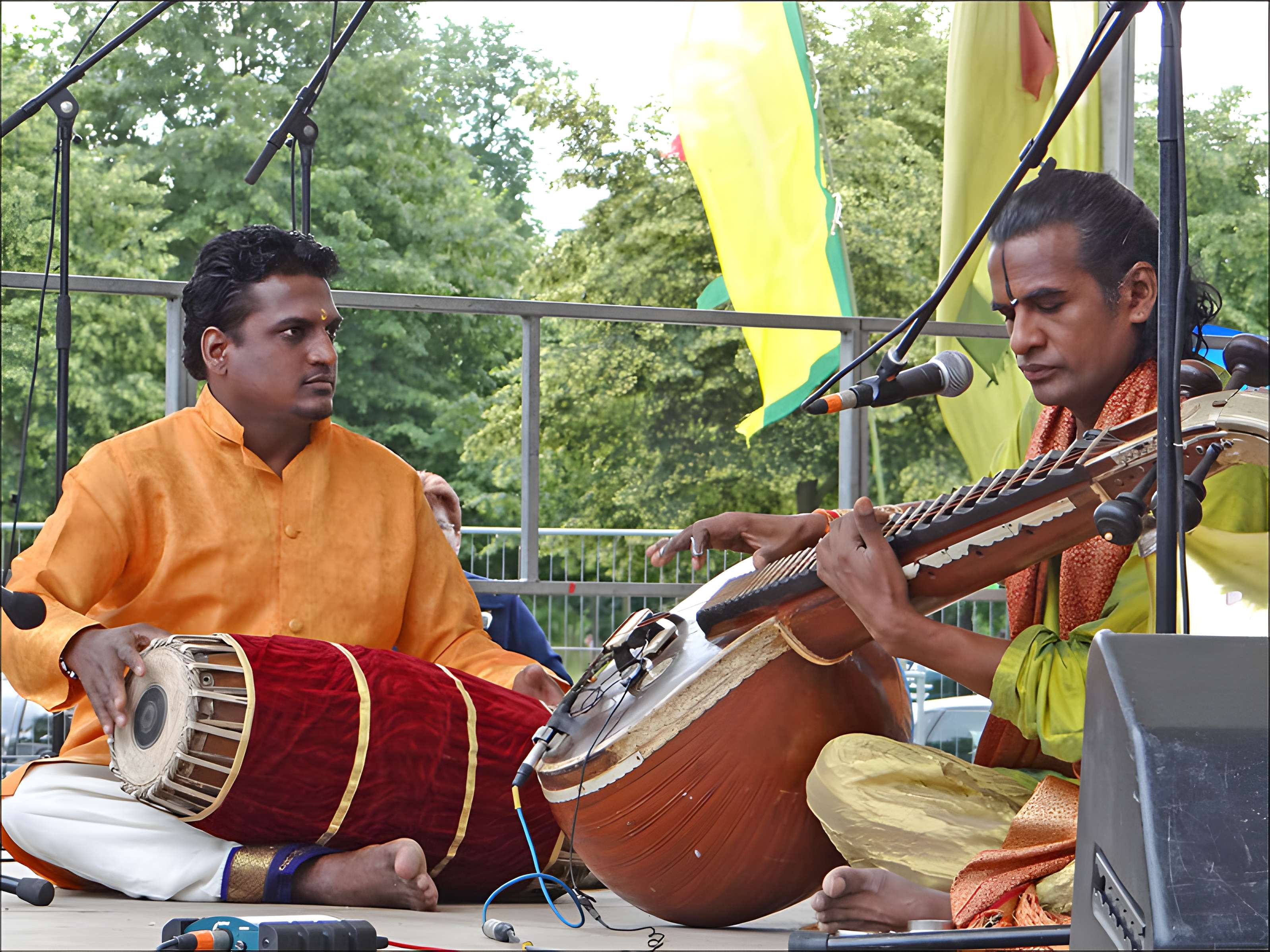 Pavillons du Togo et du Cameroun issus de l'exposition coloniale internationale de 1931