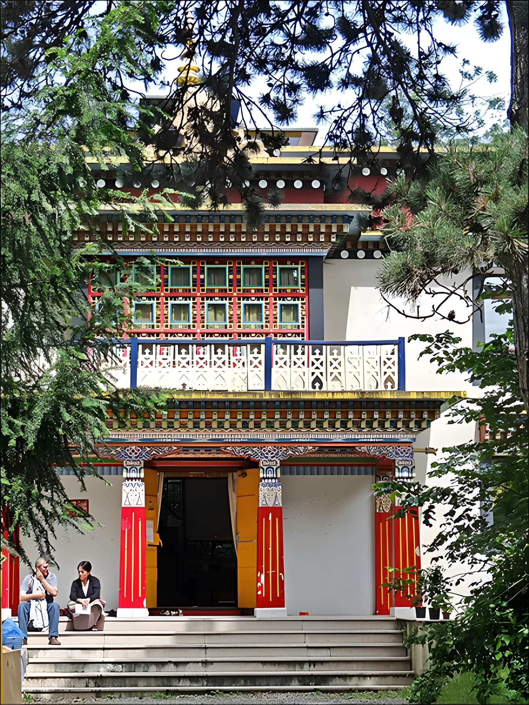Pavillons du Togo et du Cameroun issus de l'exposition coloniale internationale de 1931
