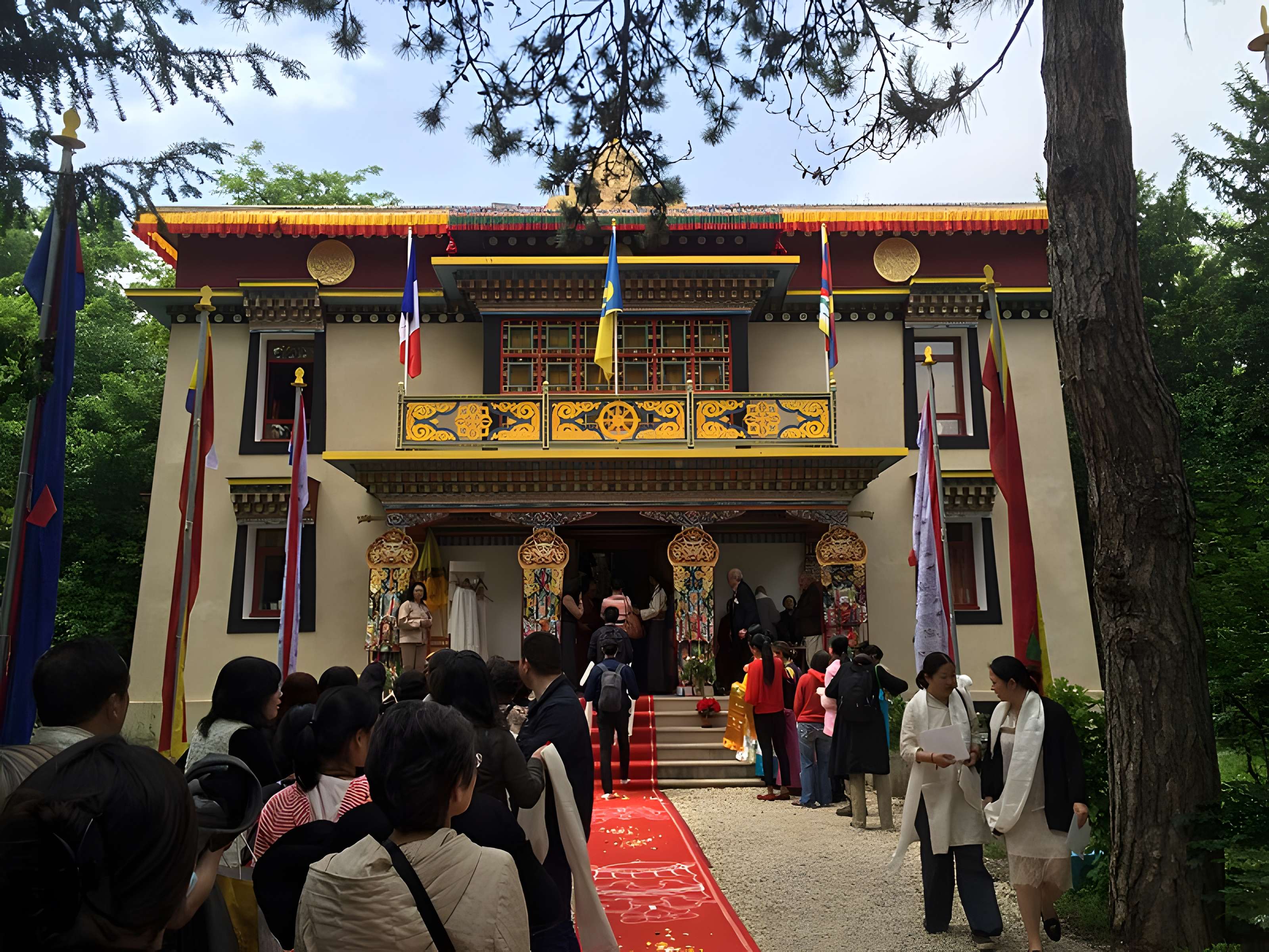Pavillons du Togo et du Cameroun issus de l'exposition coloniale internationale de 1931