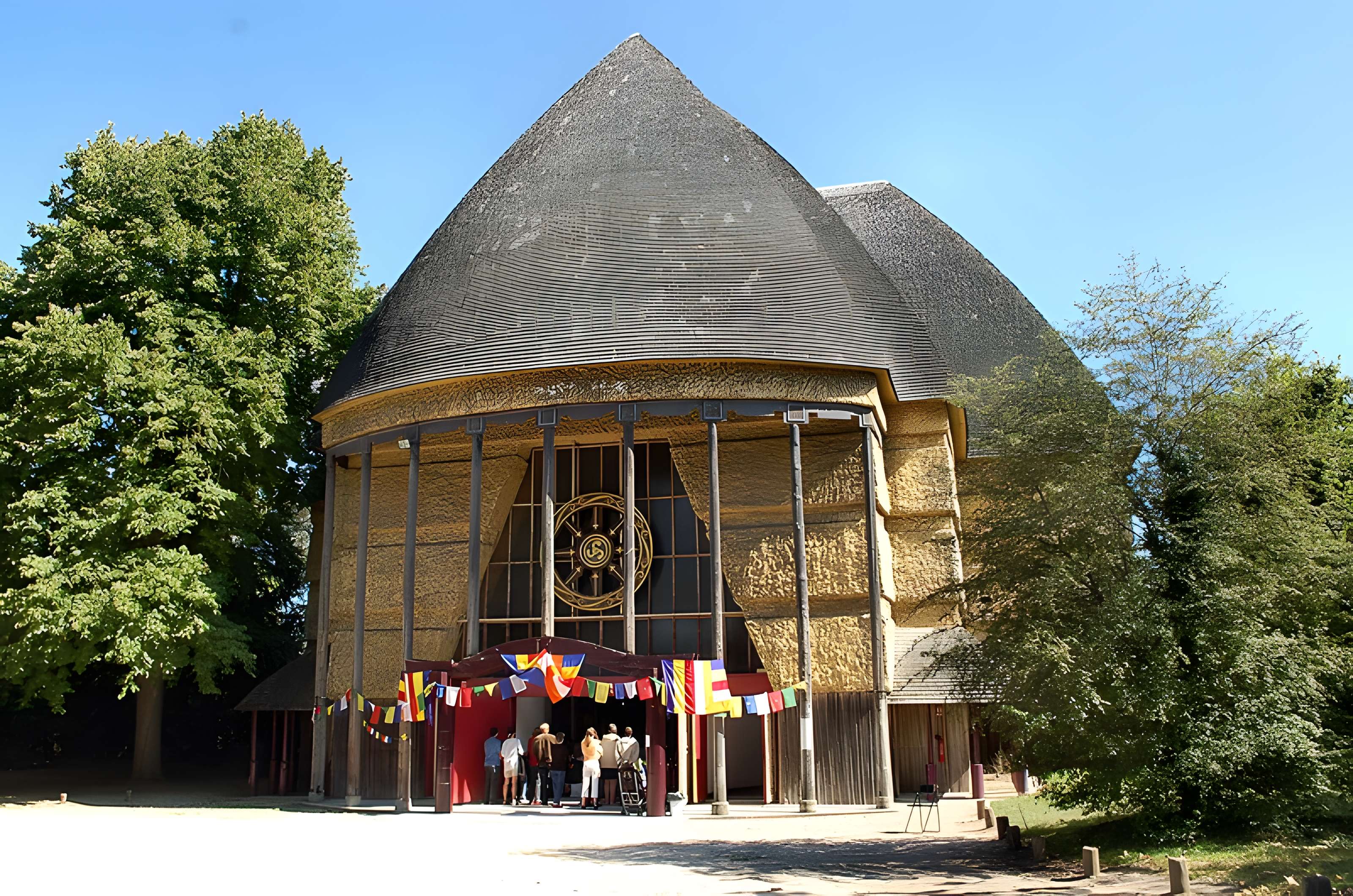 Pavillons du Togo et du Cameroun issus de l'exposition coloniale internationale de 1931