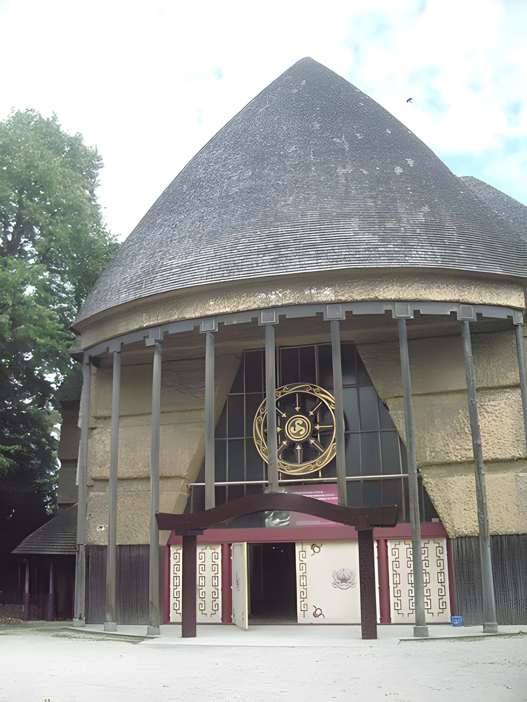 Pavillons du Togo et du Cameroun issus de l'exposition coloniale internationale de 1931