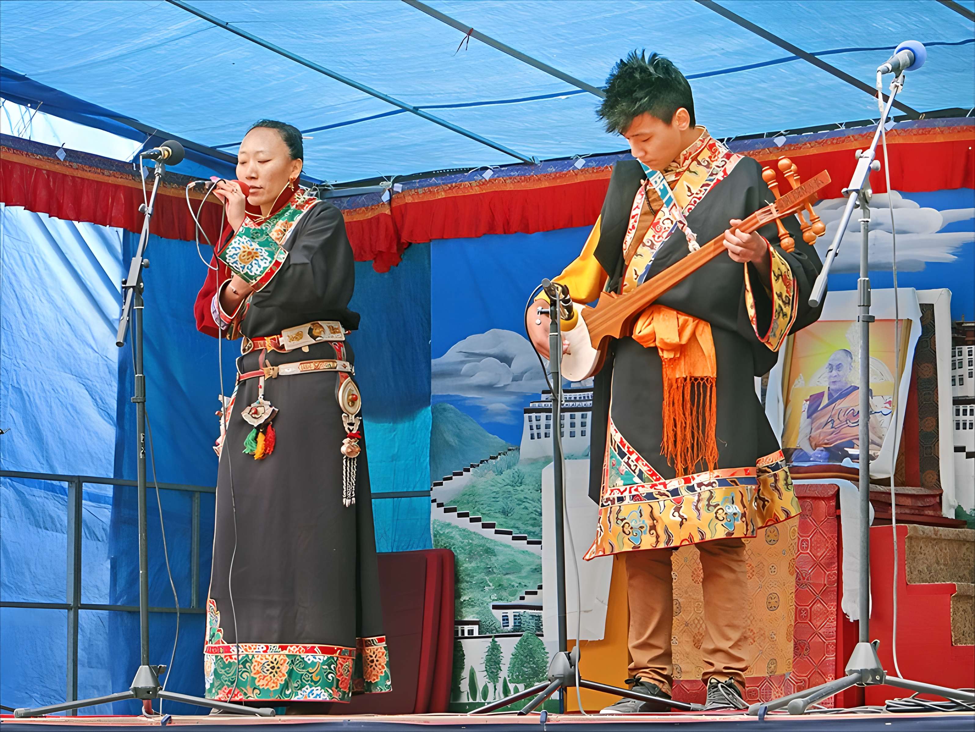 Pavillons du Togo et du Cameroun issus de l'exposition coloniale internationale de 1931
