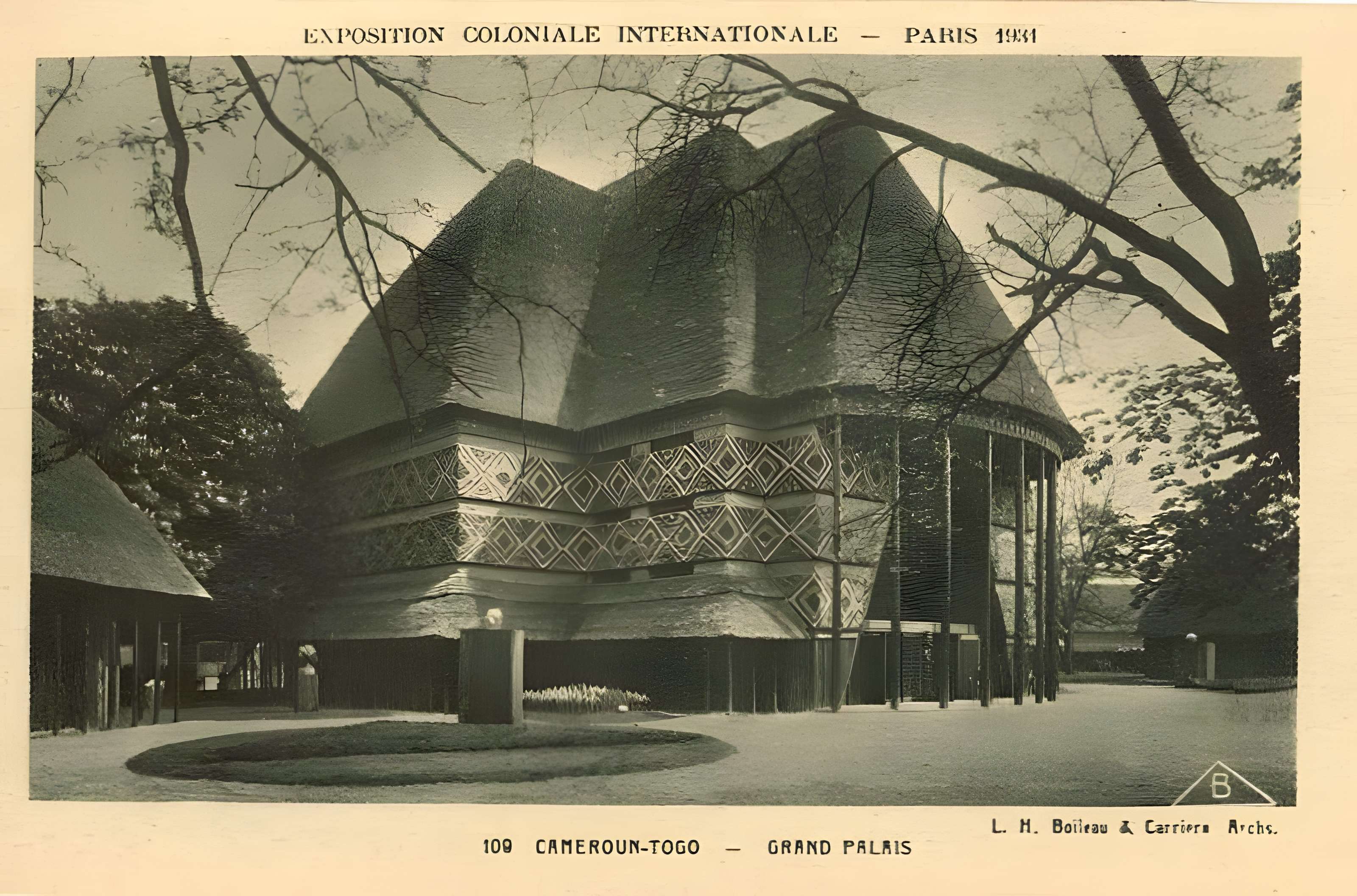 Pavillons du Togo et du Cameroun issus de l'exposition coloniale internationale de 1931