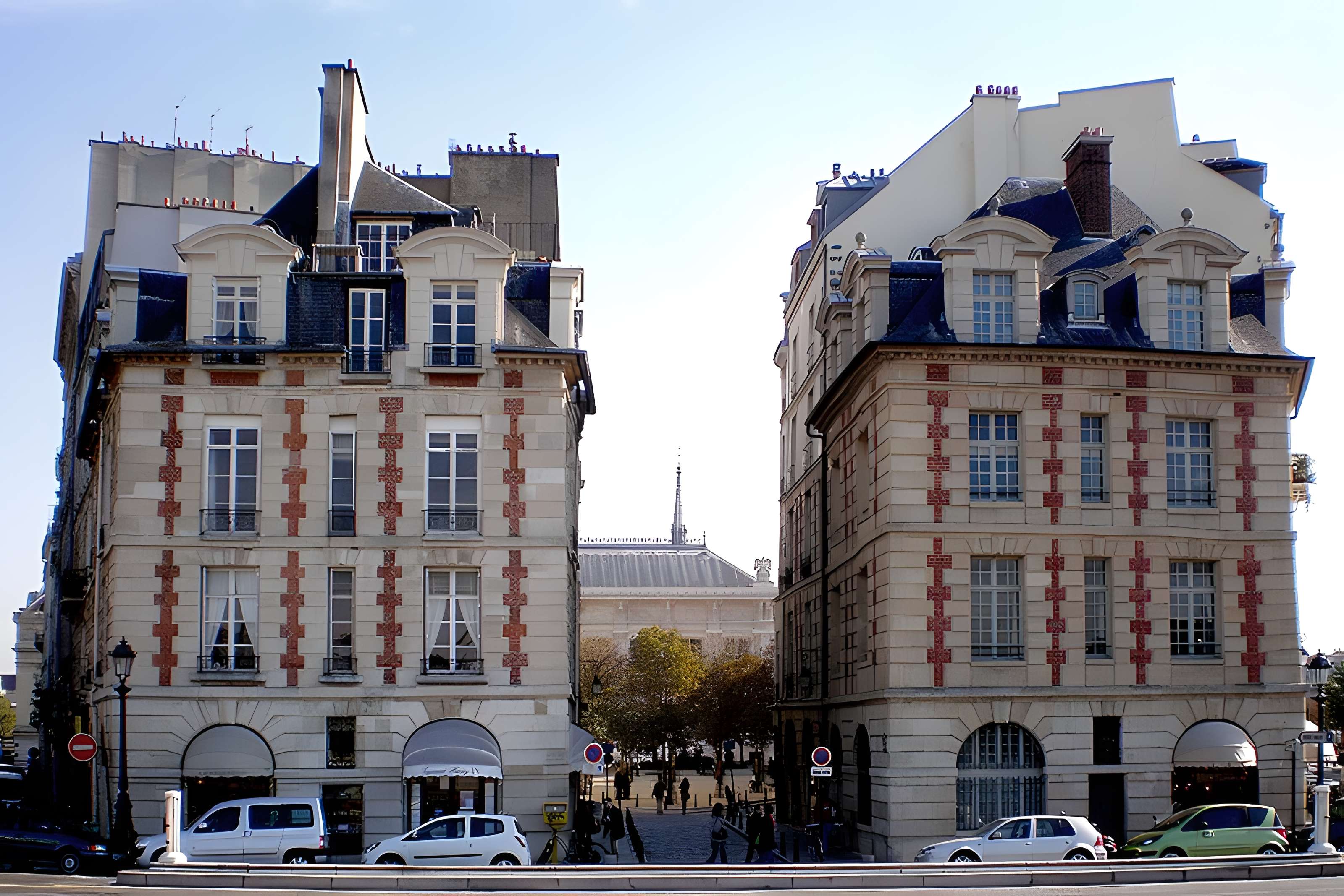 Place Dauphine : le sol