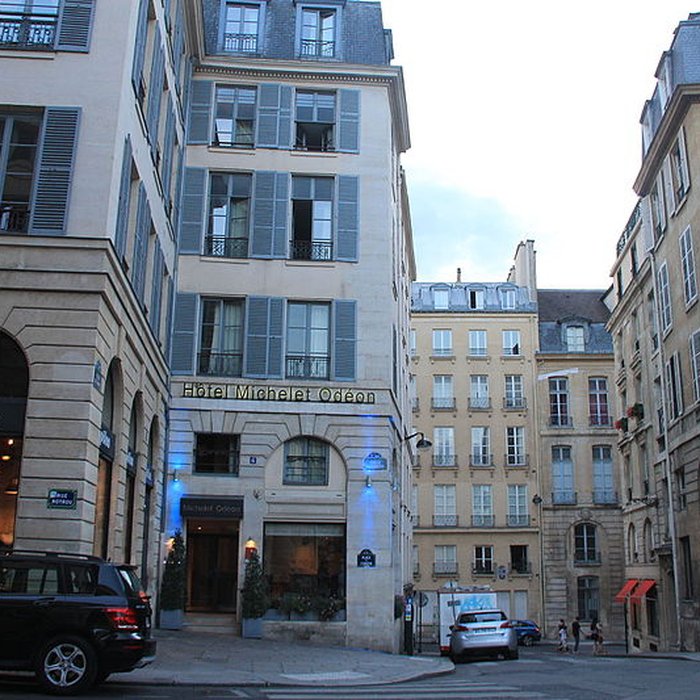 Photo de Place de lOdéon : le sol