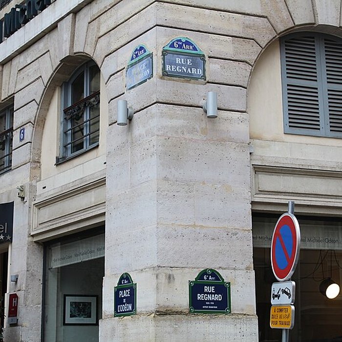 Photo de Place de lOdéon : le sol