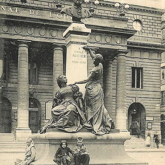 Photo de Place de lOdéon : le sol
