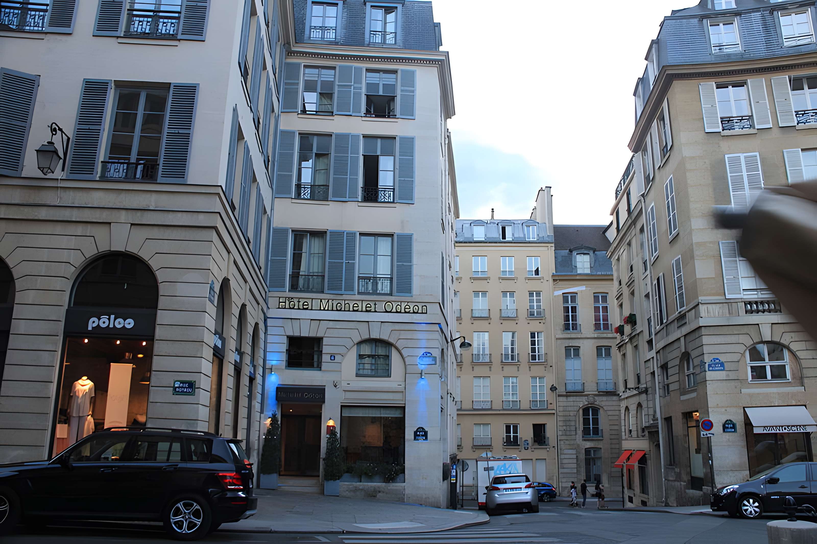 Place de l'Odéon : le sol