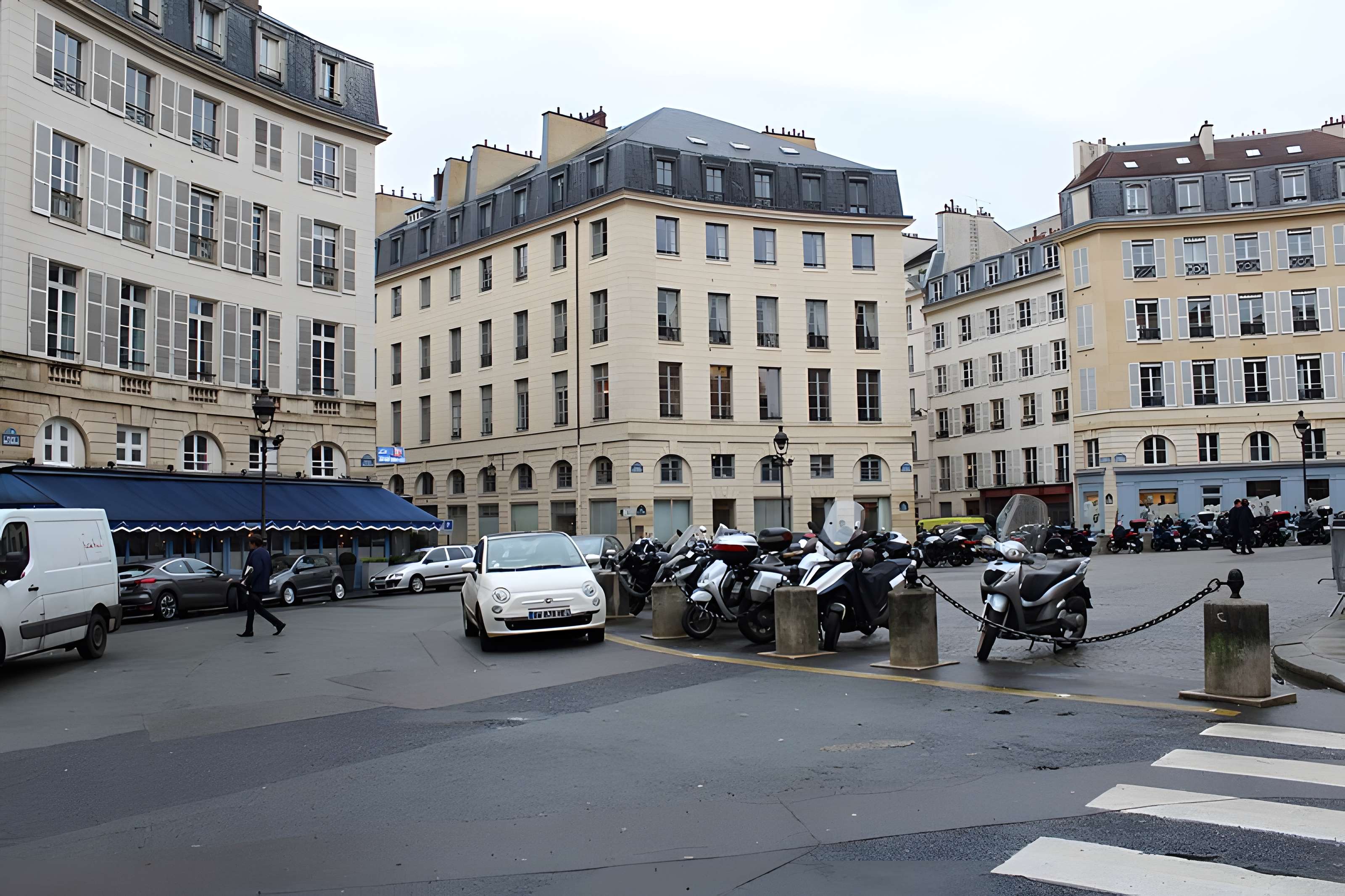 Place de l'Odéon : le sol