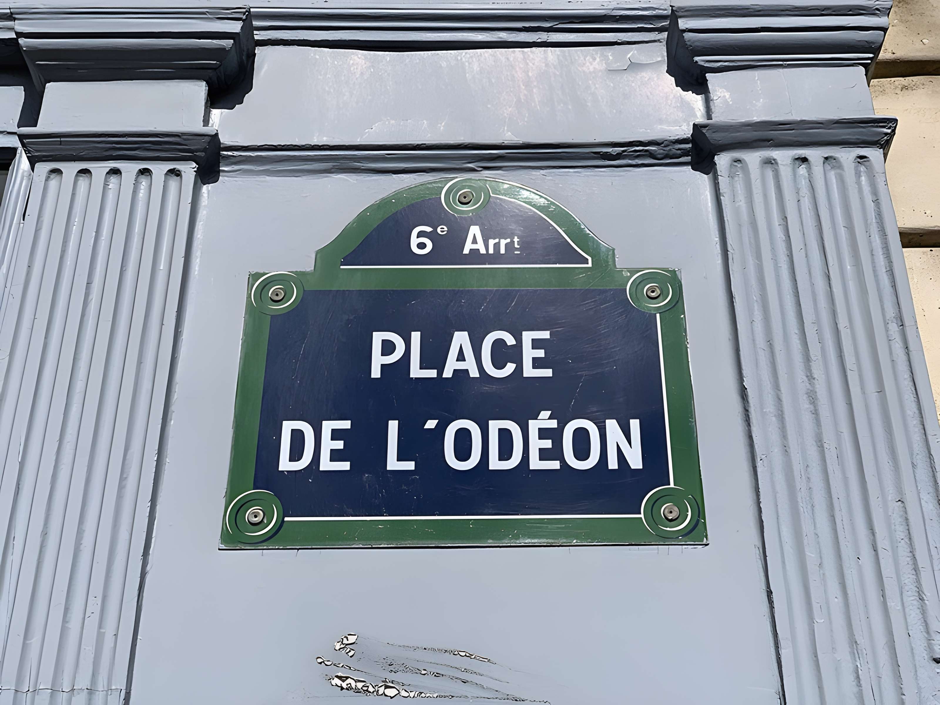 Place de l'Odéon : le sol