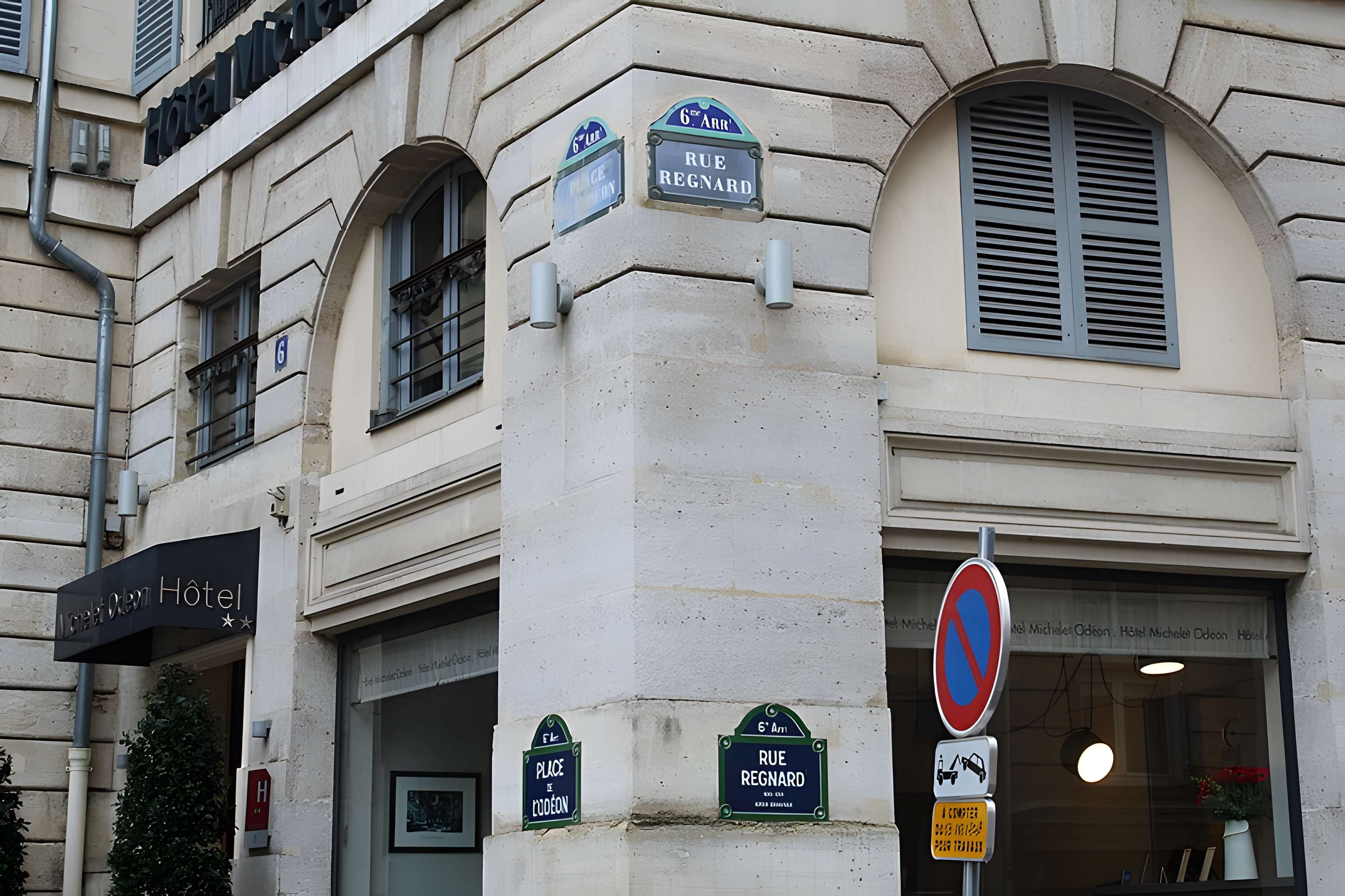 Place de l'Odéon : le sol