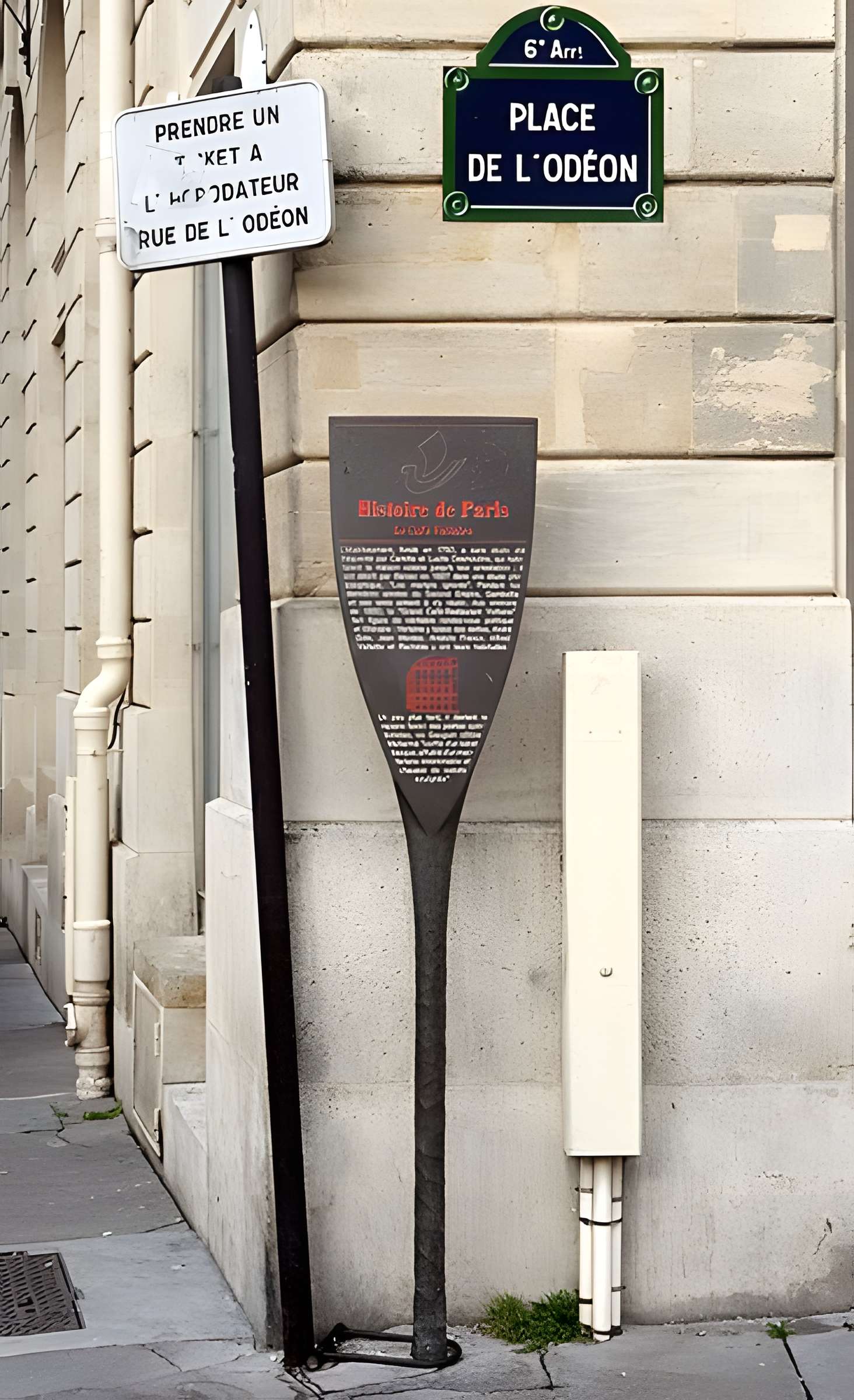 Place de l'Odéon : le sol