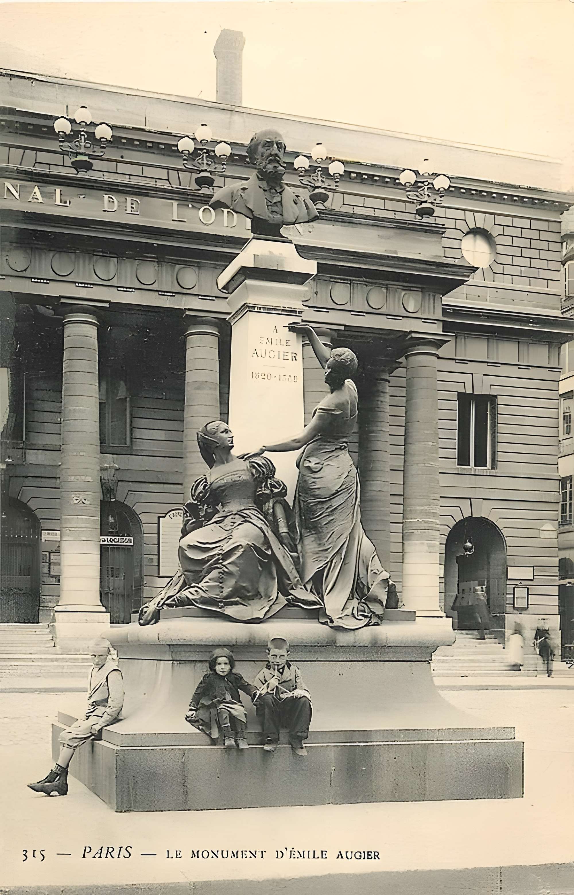 Place de l'Odéon : le sol