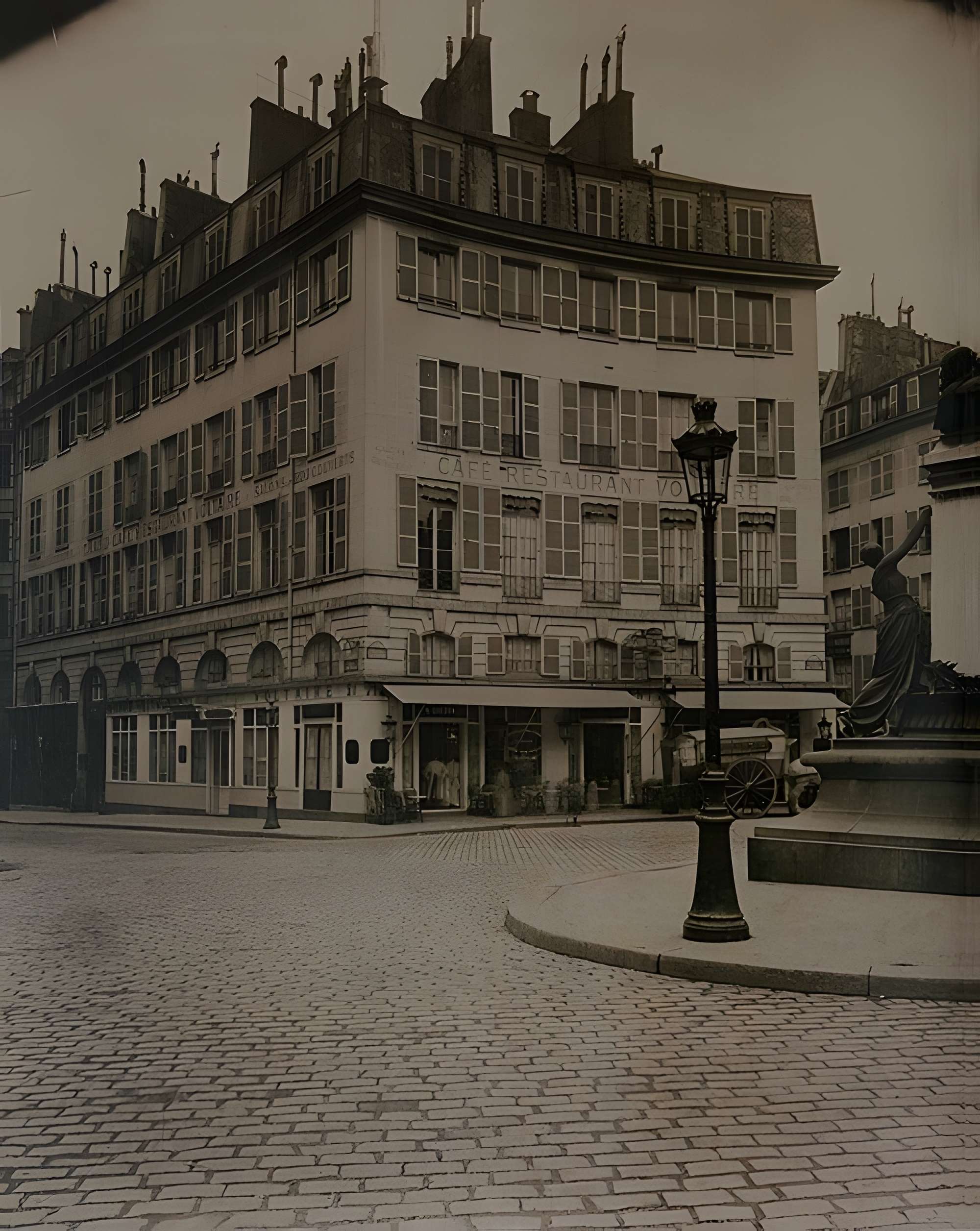Place de l'Odéon : le sol